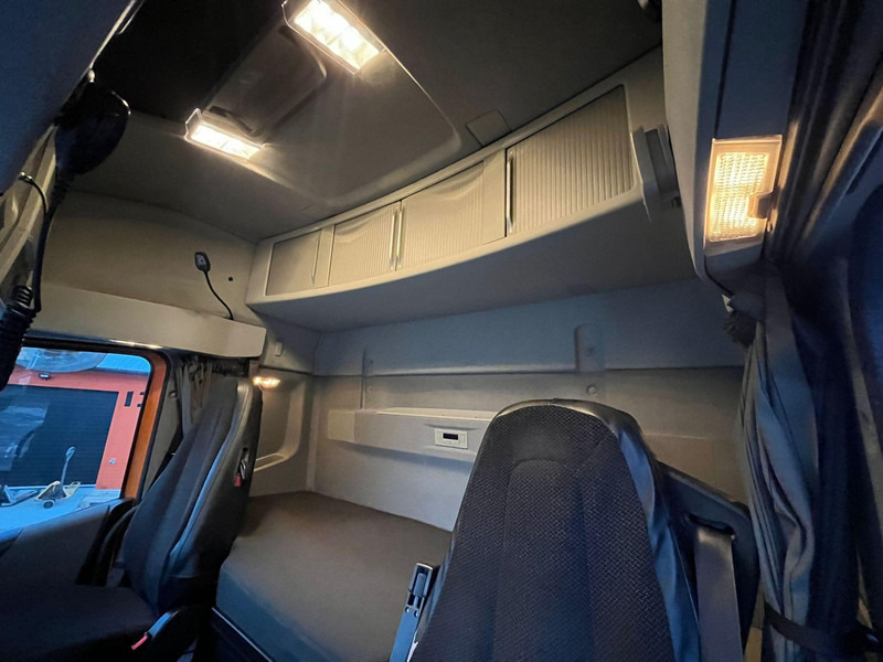 Nyergesvontató Volvo FH 460 6x2 HYDRAULICS: 15 kép.