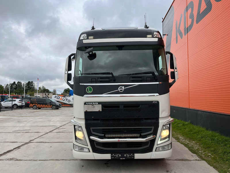 Volvo FH 500 6x2 GLOBE XL / DOUBLE BOGIE - Nyergesvontató: 3 kép. Volvo FH 500 6x2 GLOBE XL / DOUBLE BOGIE - Nyergesvontató: 3 kép.