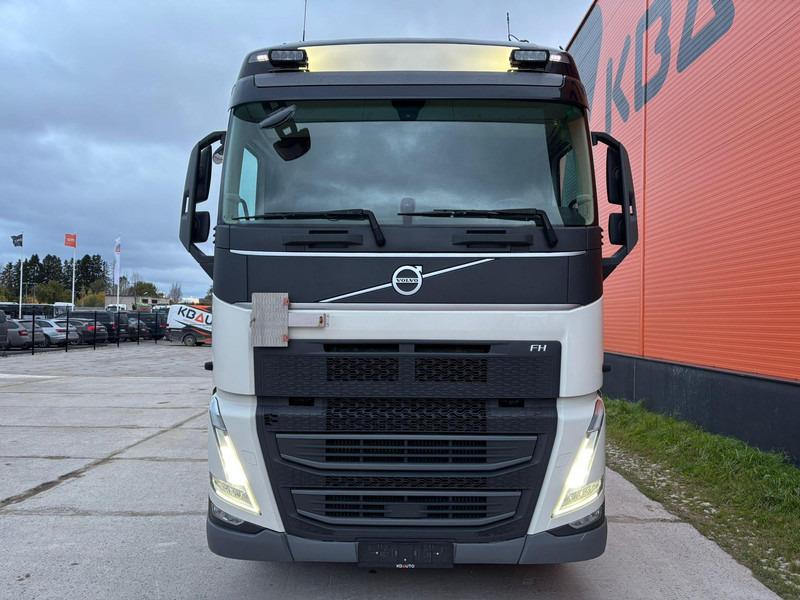 Volvo FH 500 6x4 ADR - Nyergesvontató: 3 kép. Volvo FH 500 6x4 ADR - Nyergesvontató: 3 kép.