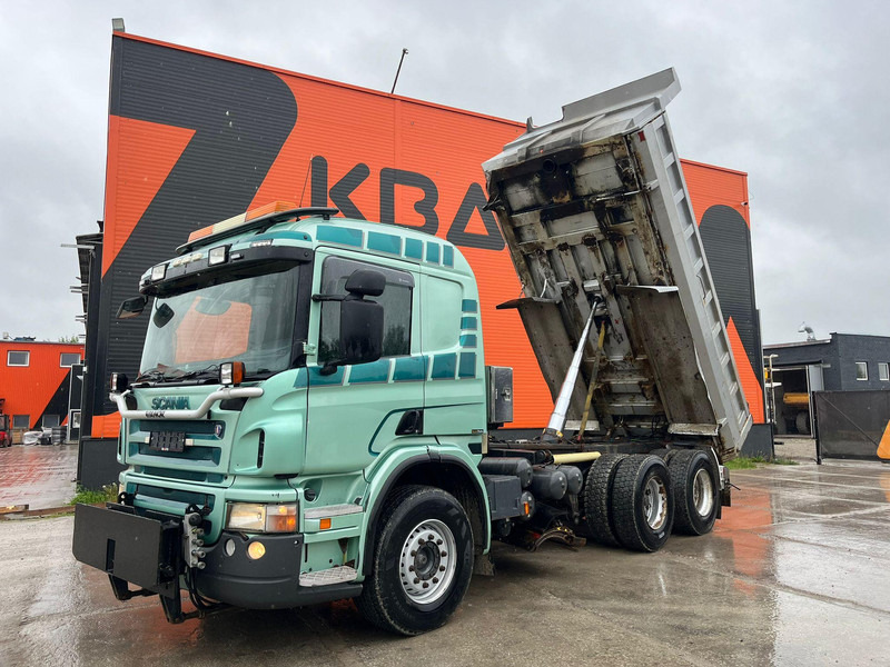 Scania P 420 6x4 UNDERBODY SCRAPER / RETARDER / BOX L=4947 mm - Billenőplatós teherautó: 2 kép. Scania P 420 6x4 UNDERBODY SCRAPER / RETARDER / BOX L=4947 mm - Billenőplatós teherautó: 2 kép.