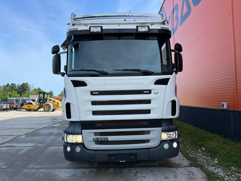 Scania R 440 6x2*4 FASSI F260XP / PLATFORM L=6760 mm - Platós teherautó, Darus autó: 3 kép. Scania R 440 6x2*4 FASSI F260XP / PLATFORM L=6760 mm - Platós teherautó, Darus autó: 3 kép.