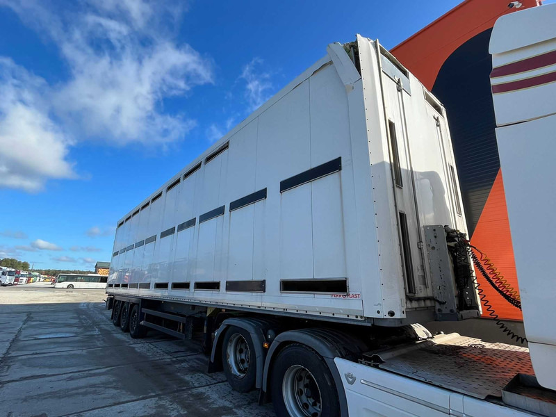Schmitz Cargobull NKS SCB S3B BOX L=13682 mm - Félpótkocsi állatszállító: 3 kép. Schmitz Cargobull NKS SCB S3B BOX L=13682 mm - Félpótkocsi állatszállító: 3 kép.