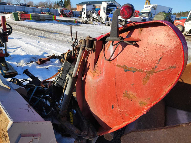 Svedala ARBRÅ HYDRAULIC STRAIGHT SNOW PLOW / LUMESAHK - Hóeltakarító gép: 3 kép. Svedala ARBRÅ HYDRAULIC STRAIGHT SNOW PLOW / LUMESAHK - Hóeltakarító gép: 3 kép.