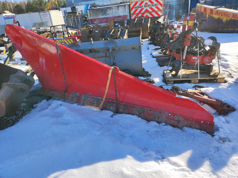 Svedala ARBRÅ HYDRAULIC STRAIGHT SNOW PLOW / LUMESAHK - Hóeltakarító gép: 1 kép. Svedala ARBRÅ HYDRAULIC STRAIGHT SNOW PLOW / LUMESAHK - Hóeltakarító gép: 1 kép.