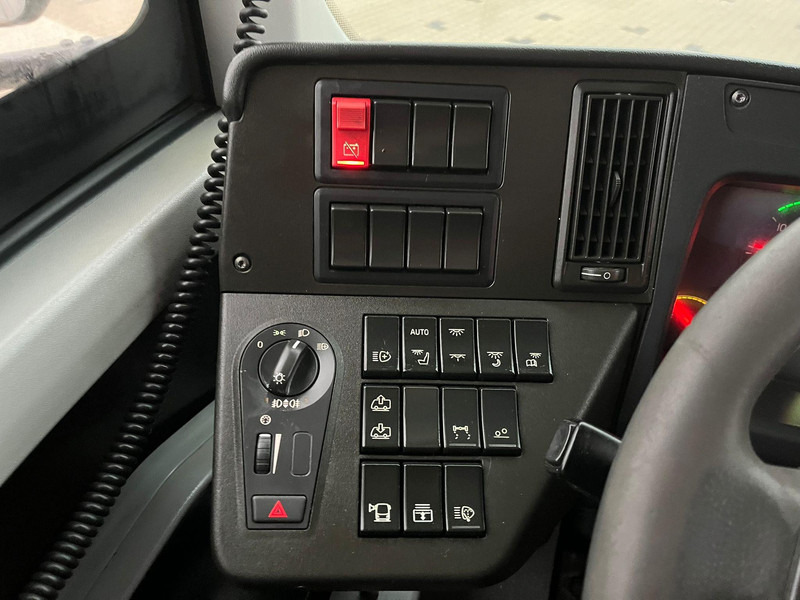 Városi busz Volvo B8RLE 8900 6x2 AC / AUXILIARY HEATER / WHEELCHAIR RAMP: 12 kép. Városi busz Volvo B8RLE 8900 6x2 AC / AUXILIARY HEATER / WHEELCHAIR RAMP: 12 kép.