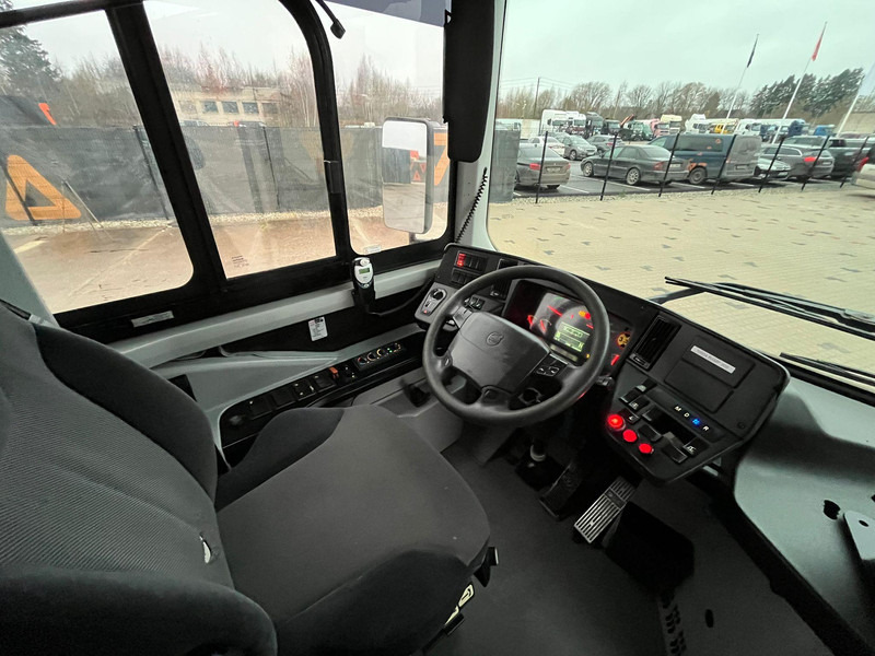 Városi busz Volvo B8RLE 8900 6x2 AC / AUXILIARY HEATER / WHEELCHAIR RAMP: 9 kép. Városi busz Volvo B8RLE 8900 6x2 AC / AUXILIARY HEATER / WHEELCHAIR RAMP: 9 kép.