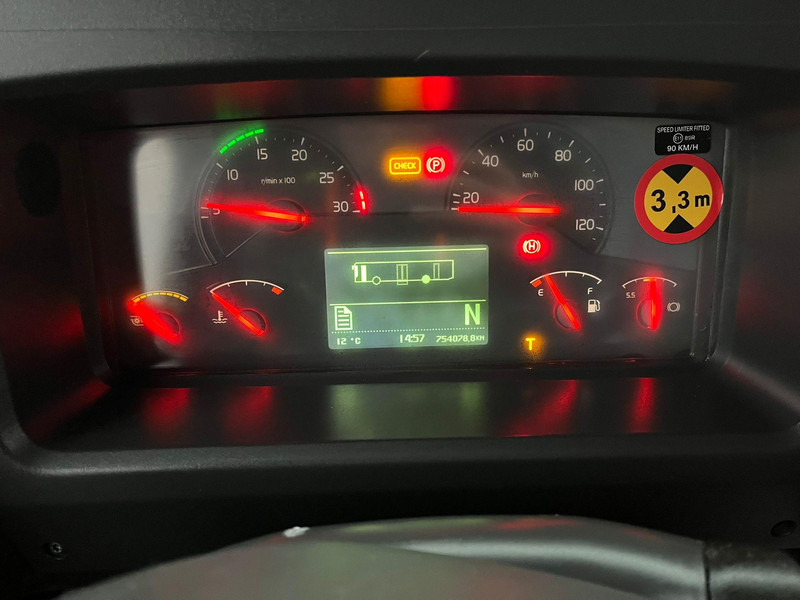 Városi busz Volvo B8RLE 8900 6x2 AC / AUXILIARY HEATER / WHEELCHAIR RAMP: 11 kép. Városi busz Volvo B8RLE 8900 6x2 AC / AUXILIARY HEATER / WHEELCHAIR RAMP: 11 kép.