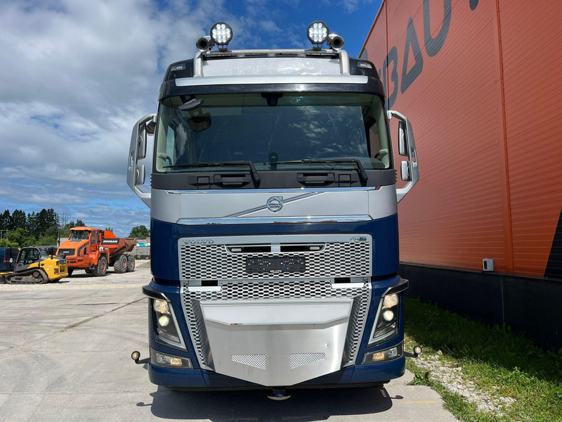 Volvo FH 16 650 8x2*6 HMF 6020K-RC + JIB / PLATFORM L=6344 mm - Platós teherautó, Darus autó: 3 kép. Volvo FH 16 650 8x2*6 HMF 6020K-RC + JIB / PLATFORM L=6344 mm - Platós teherautó, Darus autó: 3 kép.