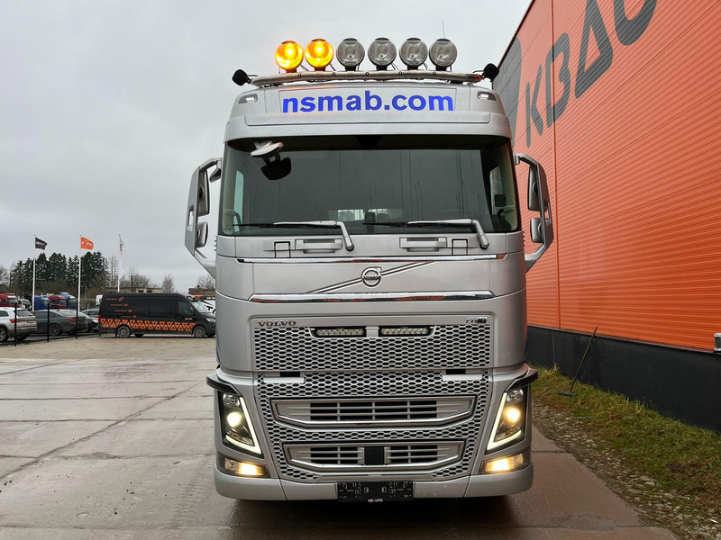 Volvo FH 16 650 8x4*4 CRANAB TZ12.2 - Rönkszállító teherautó, Darus autó: 3 kép. Volvo FH 16 650 8x4*4 CRANAB TZ12.2 - Rönkszállító teherautó, Darus autó: 3 kép.