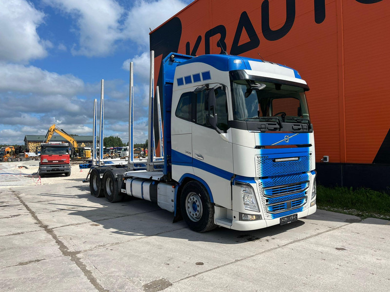Volvo FH 16 750 6x4 HYDRAULICS - Rönkszállító teherautó, Darus autó: 3 kép. Volvo FH 16 750 6x4 HYDRAULICS - Rönkszállító teherautó, Darus autó: 3 kép.