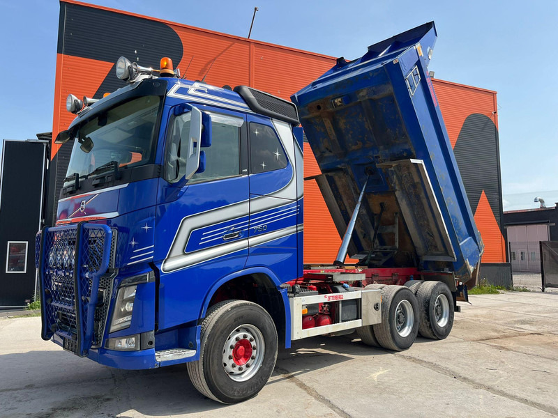 Volvo FH 16 750 6x4 RETARDER / TANDEM AXLE LIFT / BIG AXLES / BOX L=4732 mm - Billenőplatós teherautó: 2 kép. Volvo FH 16 750 6x4 RETARDER / TANDEM AXLE LIFT / BIG AXLES / BOX L=4732 mm - Billenőplatós teherautó: 2 kép.