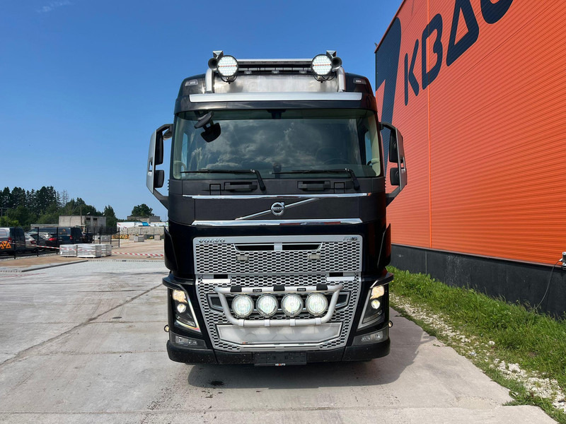 Volvo FH 16 750 8x4 HMF2620K-5 / WINCH / PLATFORM L=7100 mm - Autószállító teherautó: 3 kép. Volvo FH 16 750 8x4 HMF2620K-5 / WINCH / PLATFORM L=7100 mm - Autószállító teherautó: 3 kép.
