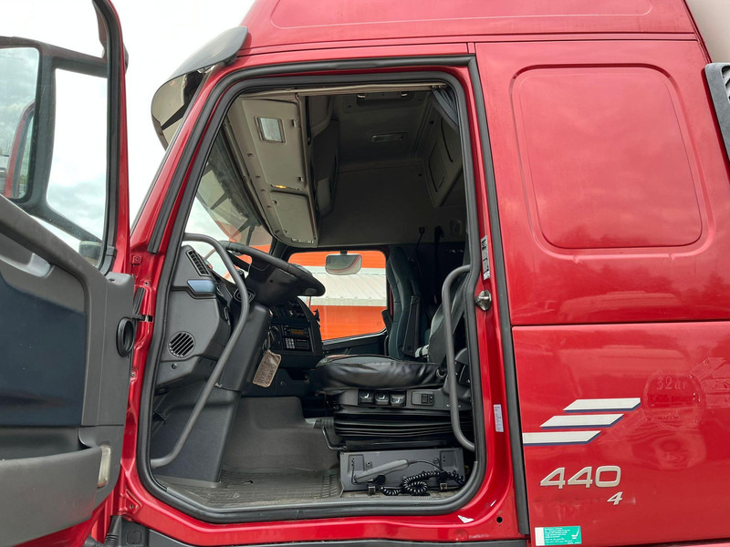 Alvaz teherautó Volvo FH 440 6x2 FOR SALE AS CHASSIS / CHASSIS L=7400 mm: 15 kép.