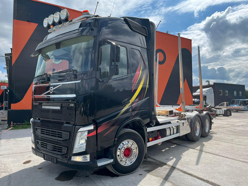 Volvo FH 540 6x4 TANDEM AXLE LIFT - Rönkszállító teherautó, Darus autó: 2 kép. Volvo FH 540 6x4 TANDEM AXLE LIFT - Rönkszállító teherautó, Darus autó: 2 kép.