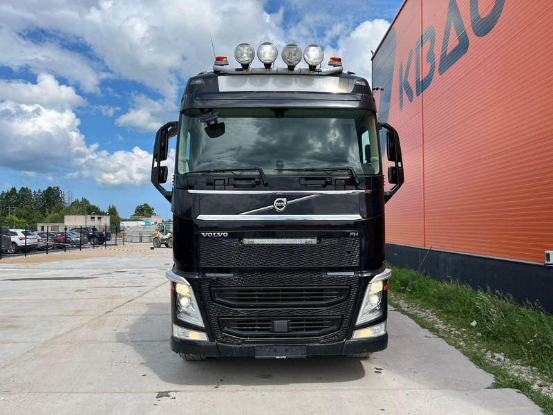 Volvo FH 540 6x4 TANDEM AXLE LIFT - Rönkszállító teherautó, Darus autó: 3 kép. Volvo FH 540 6x4 TANDEM AXLE LIFT - Rönkszállító teherautó, Darus autó: 3 kép.