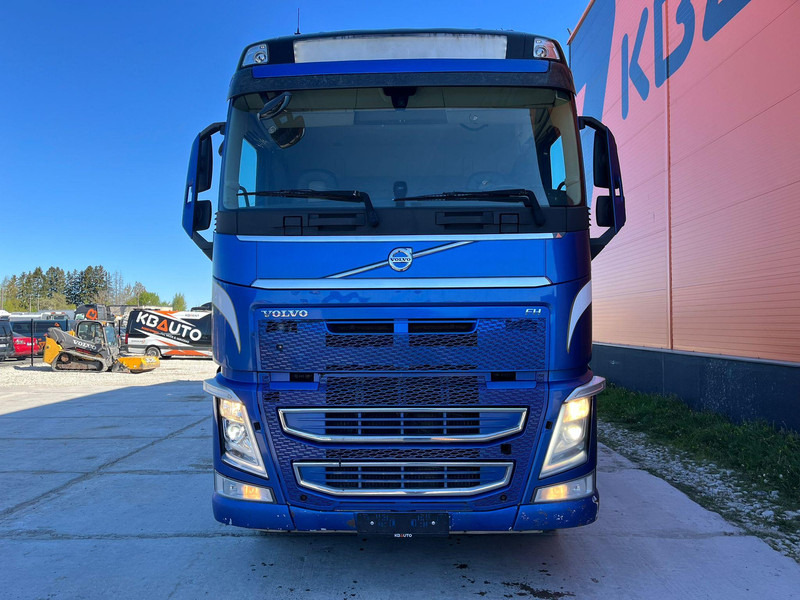 Volvo FH 540 8x4/4 - Rönkszállító teherautó, Darus autó: 3 kép. Volvo FH 540 8x4/4 - Rönkszállító teherautó, Darus autó: 3 kép.