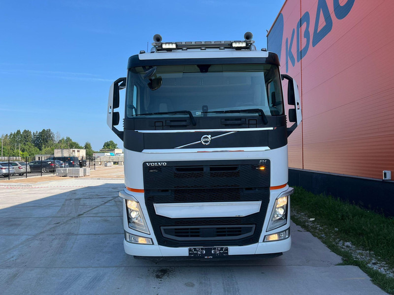 Volvo FH 540 8x4*4 HMF5020K-6 + JIB + WINCH / PLATFORM L=6508 mm - Platós teherautó, Darus autó: 3 kép. Volvo FH 540 8x4*4 HMF5020K-6 + JIB + WINCH / PLATFORM L=6508 mm - Platós teherautó, Darus autó: 3 kép.