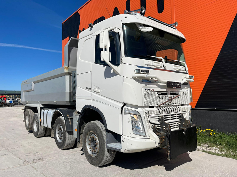 Volvo FH 540 8x4 RETARDER / TANDEM AXLE LIFT / BIG AXLES / BOX L=5704 mm - Billenőplatós teherautó: 4 kép. Volvo FH 540 8x4 RETARDER / TANDEM AXLE LIFT / BIG AXLES / BOX L=5704 mm - Billenőplatós teherautó: 4 kép.