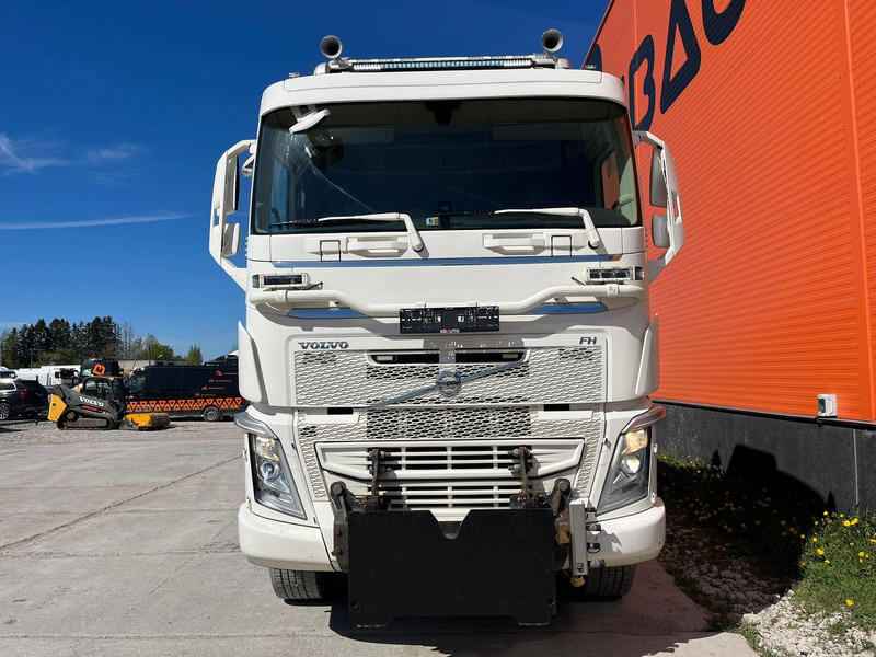 Volvo FH 540 8x4 RETARDER / TANDEM AXLE LIFT / BIG AXLES / BOX L=5704 mm - Billenőplatós teherautó: 3 kép. Volvo FH 540 8x4 RETARDER / TANDEM AXLE LIFT / BIG AXLES / BOX L=5704 mm - Billenőplatós teherautó: 3 kép.