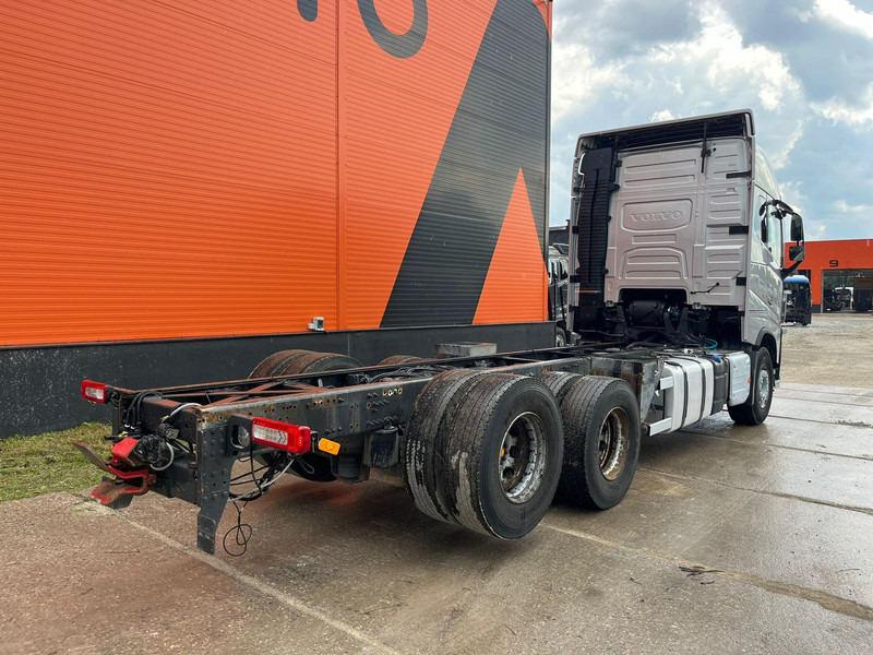 Volvo FH 750 6x4 CHASSIS L=6970 / RETARDER / PTO / TANDEM AXLE LIFT - Alvaz teherautó: 5 kép. Volvo FH 750 6x4 CHASSIS L=6970 / RETARDER / PTO / TANDEM AXLE LIFT - Alvaz teherautó: 5 kép.