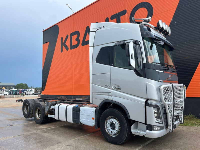 Volvo FH 750 6x4 CHASSIS L=6970 / RETARDER / PTO / TANDEM AXLE LIFT - Alvaz teherautó: 3 kép. Volvo FH 750 6x4 CHASSIS L=6970 / RETARDER / PTO / TANDEM AXLE LIFT - Alvaz teherautó: 3 kép.