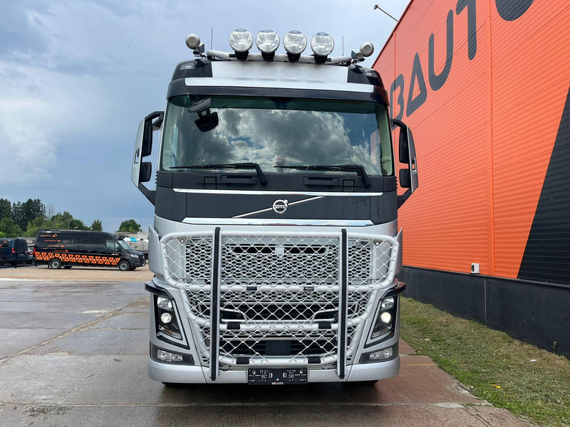 Volvo FH 750 6x4 CHASSIS L=6970 / RETARDER / PTO / TANDEM AXLE LIFT - Alvaz teherautó: 2 kép. Volvo FH 750 6x4 CHASSIS L=6970 / RETARDER / PTO / TANDEM AXLE LIFT - Alvaz teherautó: 2 kép.