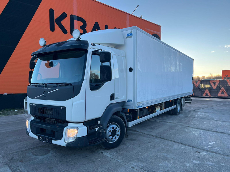 Volvo FL 250 4x2 THERMOKING R452A / BOX L=8175 mm - Hűtős teherautó: 2 kép. Volvo FL 250 4x2 THERMOKING R452A / BOX L=8175 mm - Hűtős teherautó: 2 kép.