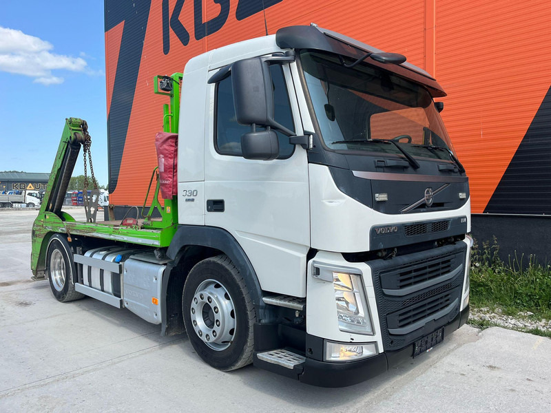 Volvo FM 330 4x2 JOAB TL 8 AO C - Konténerszállító: 4 kép. Volvo FM 330 4x2 JOAB TL 8 AO C - Konténerszállító: 4 kép.
