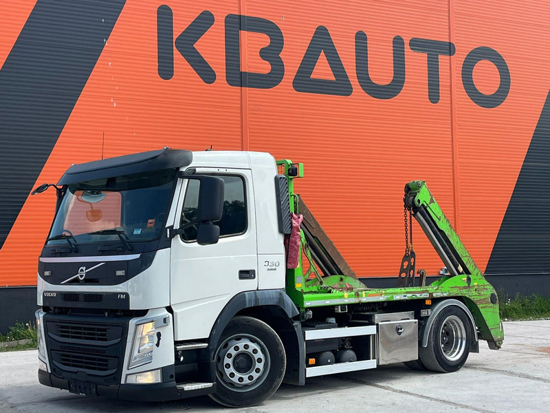 Volvo FM 330 4x2 JOAB TL 8 AO C - Konténerszállító: 1 kép. Volvo FM 330 4x2 JOAB TL 8 AO C - Konténerszállító: 1 kép.
