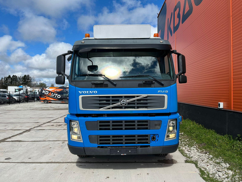 Volvo FM 9 300 6x2*4 HIAB 085D-3 / PLATFORM L=6320 mm - Platós teherautó, Darus autó: 3 kép. Volvo FM 9 300 6x2*4 HIAB 085D-3 / PLATFORM L=6320 mm - Platós teherautó, Darus autó: 3 kép.