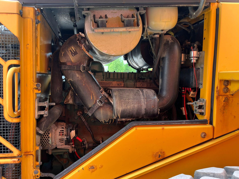 Gumikerekes homlokrakodó Volvo L 90 F 4x4 CENTRAL LUBRICATION / AC: 16 kép.