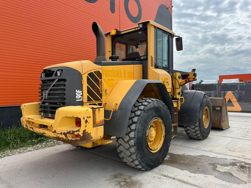 Gumikerekes homlokrakodó Volvo L 90 F 4x4 CENTRAL LUBRICATION / AC: 6 kép.