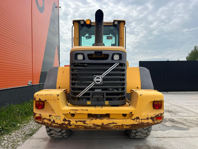 Gumikerekes homlokrakodó Volvo L 90 F 4x4 CENTRAL LUBRICATION / AC: 7 kép.