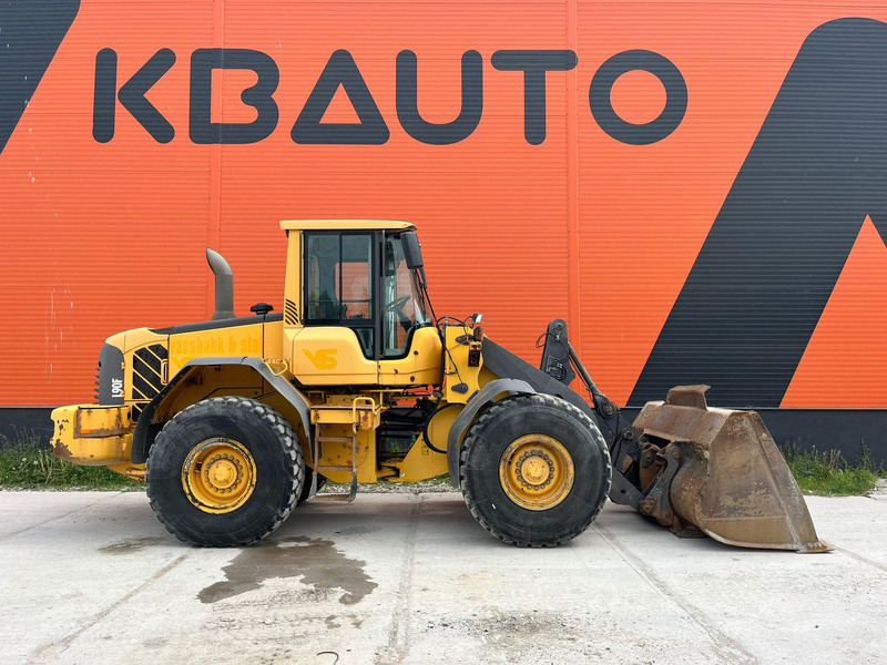 Gumikerekes homlokrakodó Volvo L 90 F 4x4 CENTRAL LUBRICATION / AC: 5 kép.