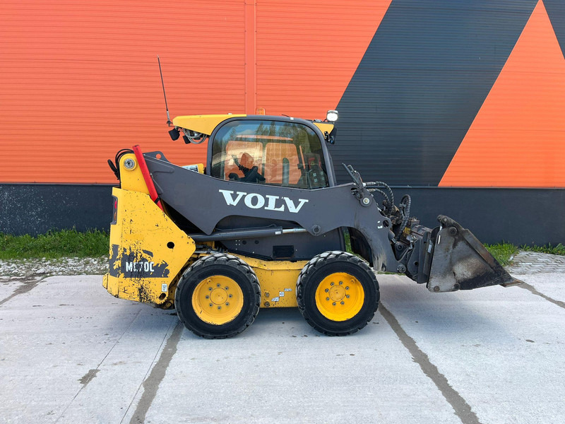 Volvo MC 70 C - Gumikerekes homlokrakodó: 5 kép. Volvo MC 70 C - Gumikerekes homlokrakodó: 5 kép.