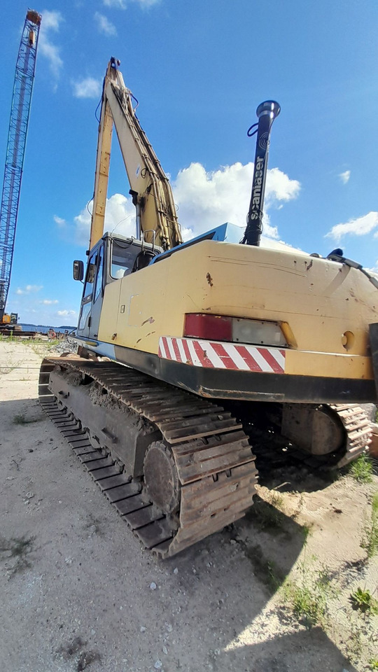 KOBELCO SK430LCIII - zasięg 21 m - Lánctalpas kotró: 4 kép. KOBELCO SK430LCIII - zasięg 21 m - Lánctalpas kotró: 4 kép.