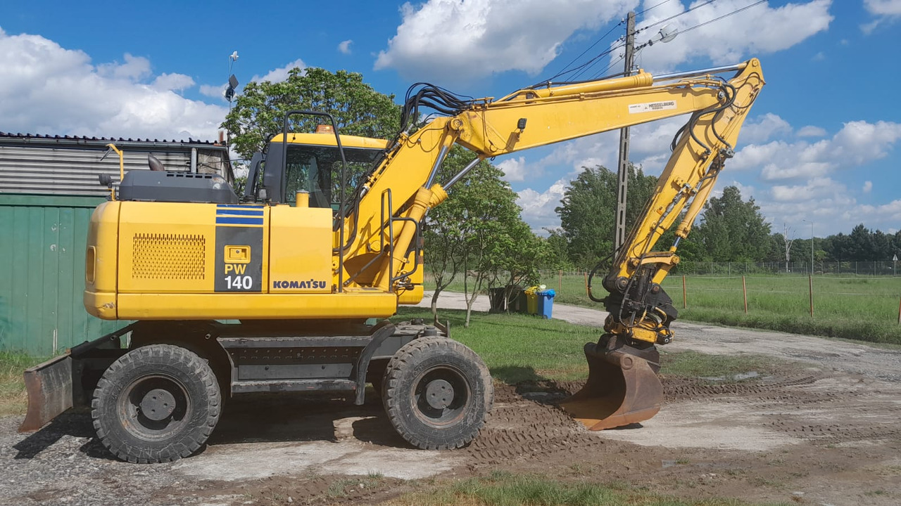 KOMATSU PW 140-7 - Gumikerekes kotró: 1 kép. KOMATSU PW 140-7 - Gumikerekes kotró: 1 kép.