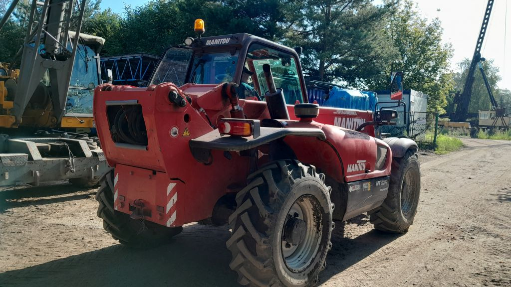 MANITOU MT 1235S - Teleszkópos homlokrakodó: 4 kép. MANITOU MT 1235S - Teleszkópos homlokrakodó: 4 kép.
