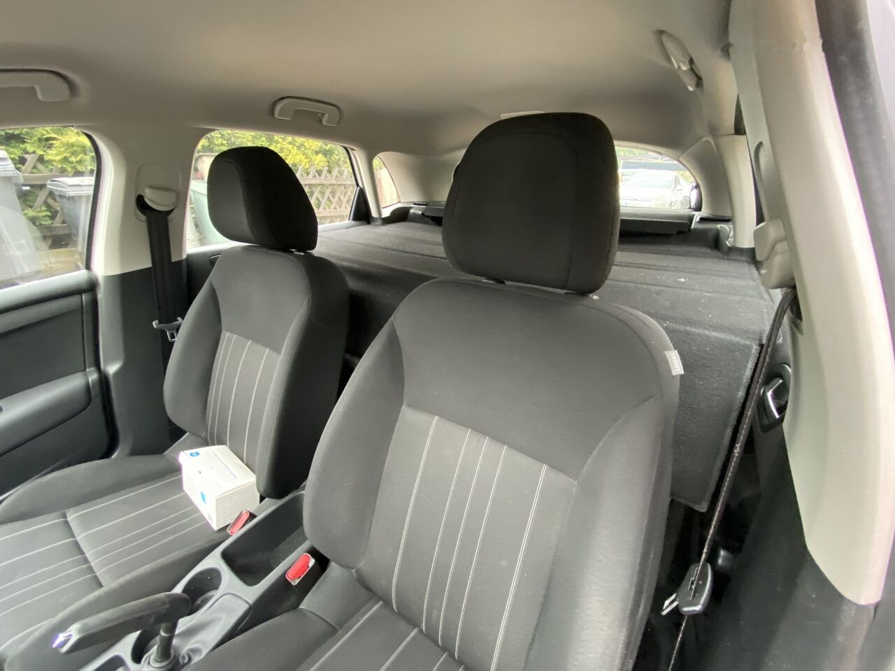 Hatchback Citroen C4: 19 kép.