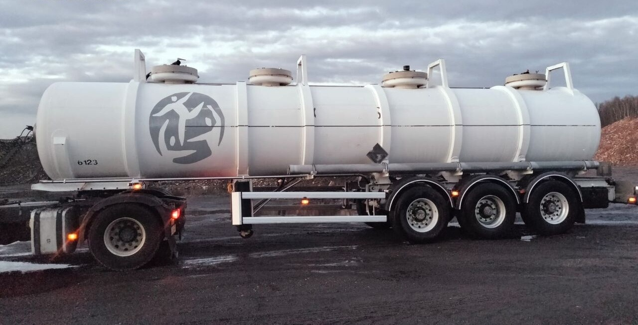 Guhur ADR L4BN/ chemiczna / polyester / poj. 24.600L - Tartályos félpótkocsi: 5 kép. Guhur ADR L4BN/ chemiczna / polyester / poj. 24.600L - Tartályos félpótkocsi: 5 kép.