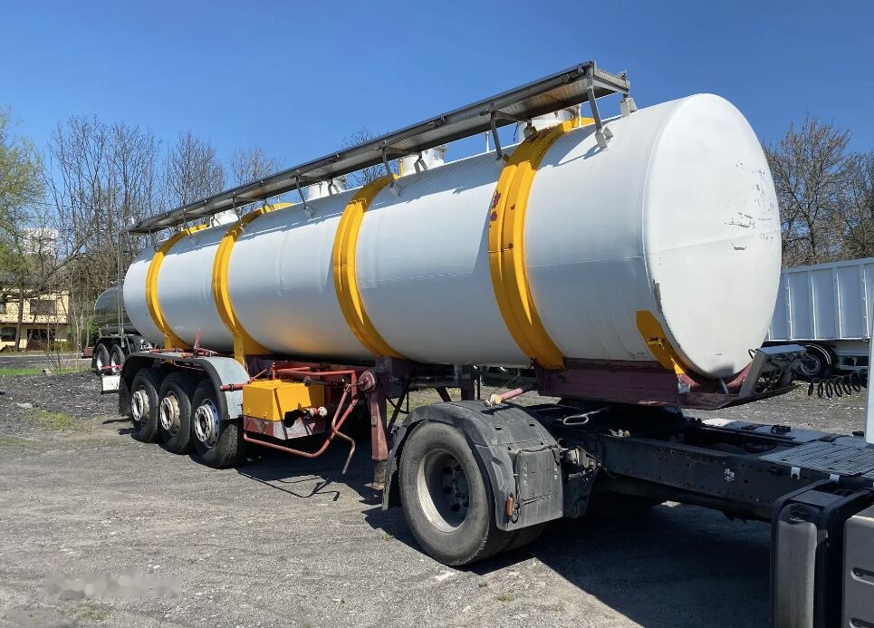 Magyar SRM - Tartályos félpótkocsi: 1 kép. Magyar SRM - Tartályos félpótkocsi: 1 kép.