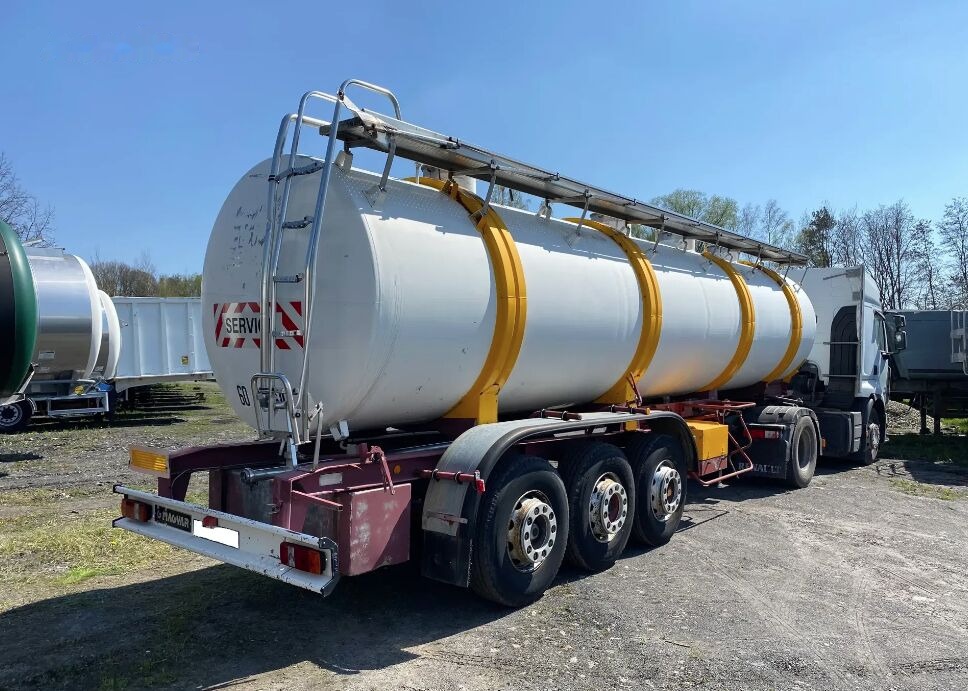 Magyar SRM - Tartályos félpótkocsi: 2 kép. Magyar SRM - Tartályos félpótkocsi: 2 kép.