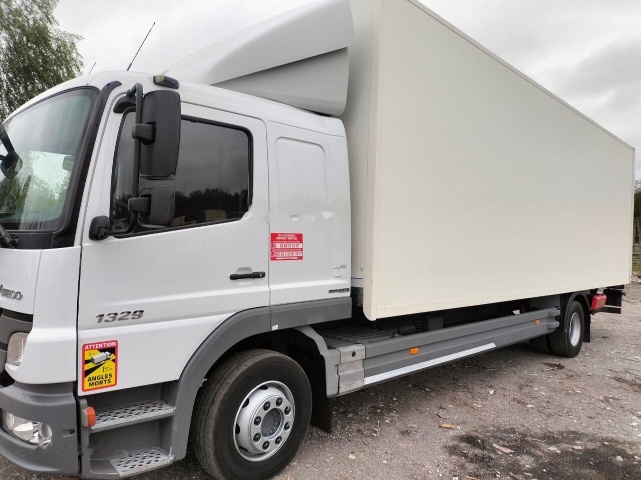 Mercedes-Benz ATEGO 1329 - Hőszigetelt teherautó: 4 kép. Mercedes-Benz ATEGO 1329 - Hőszigetelt teherautó: 4 kép.
