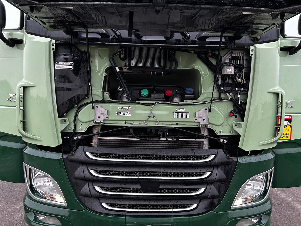 Nyergesvontató DAF XF 106 510: 31 kép.