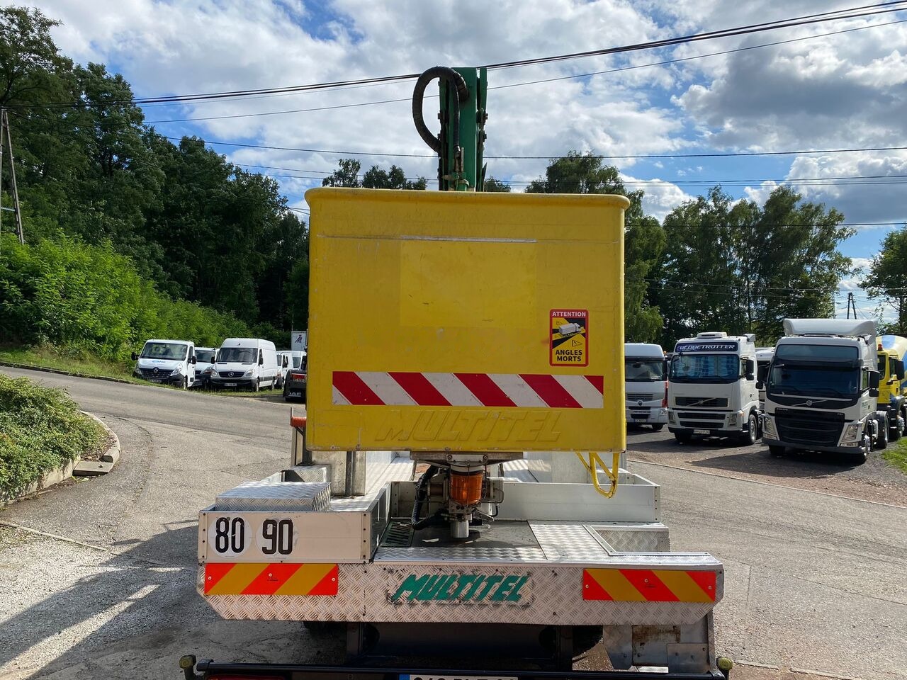 Renault Midlum Dci 220 - Emelőkosaras teherautó: 4 kép. Renault Midlum Dci 220 - Emelőkosaras teherautó: 4 kép.