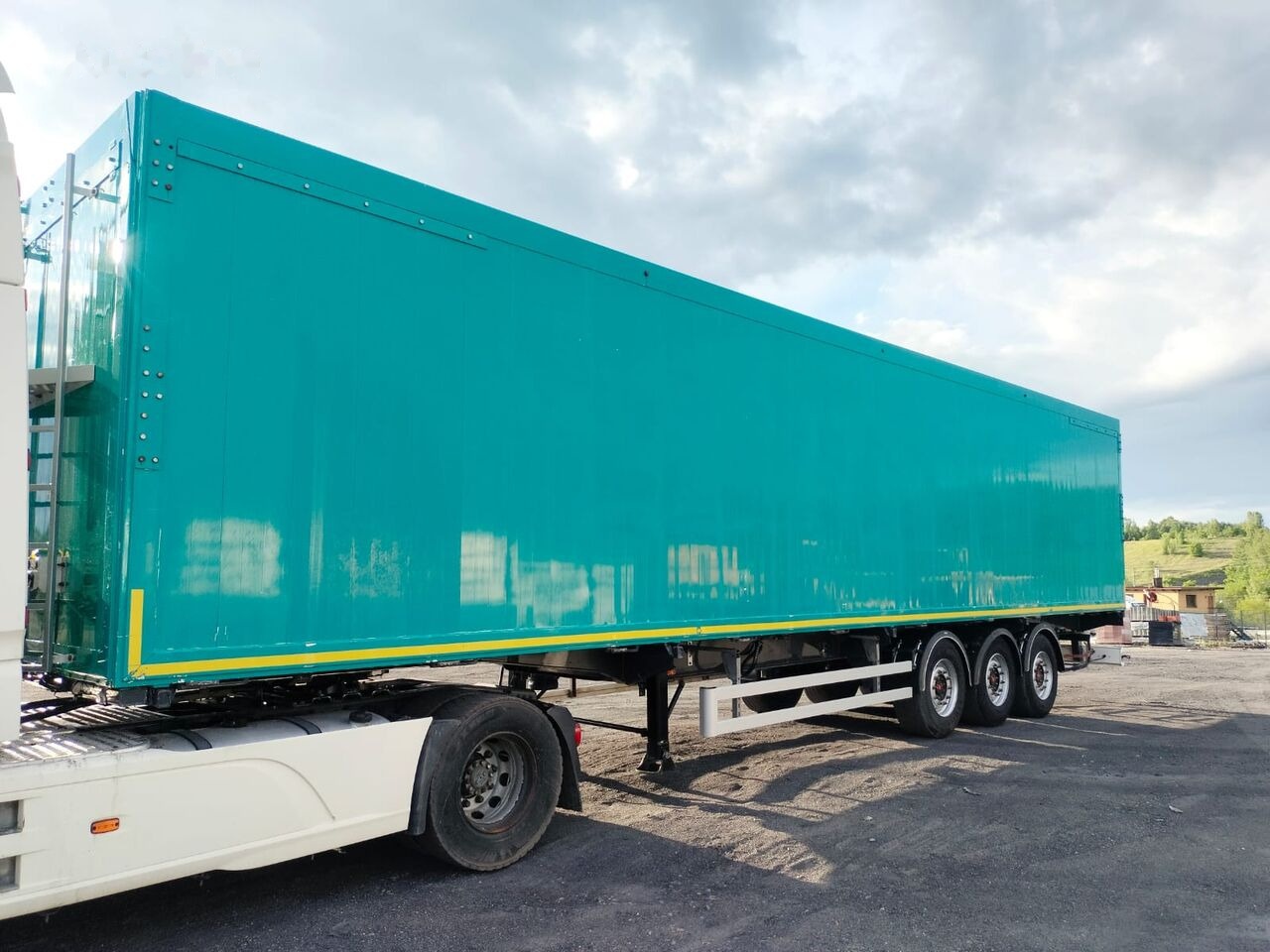 ZM-Max NC3 / taka jak Bodex, Janmil - Félpótkocsi billenőplatós: 1 kép. ZM-Max NC3 / taka jak Bodex, Janmil - Félpótkocsi billenőplatós: 1 kép.