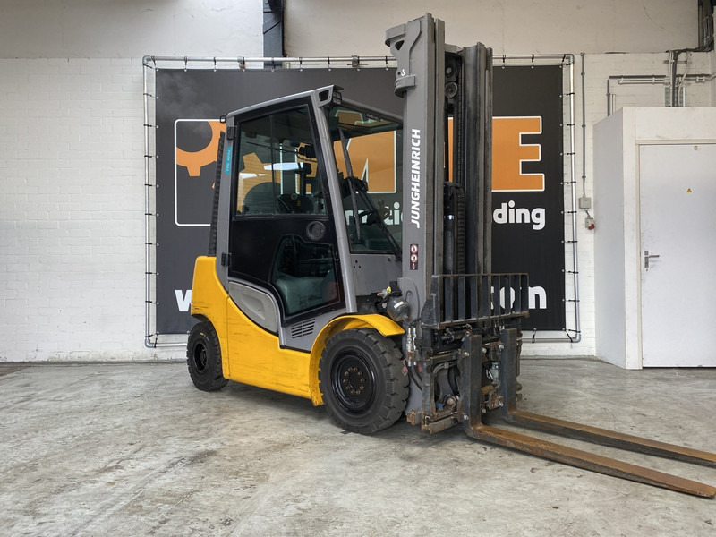 Jungheinrich TFG425s - Gázüzemű targonca: 1 kép. Jungheinrich TFG425s - Gázüzemű targonca: 1 kép.