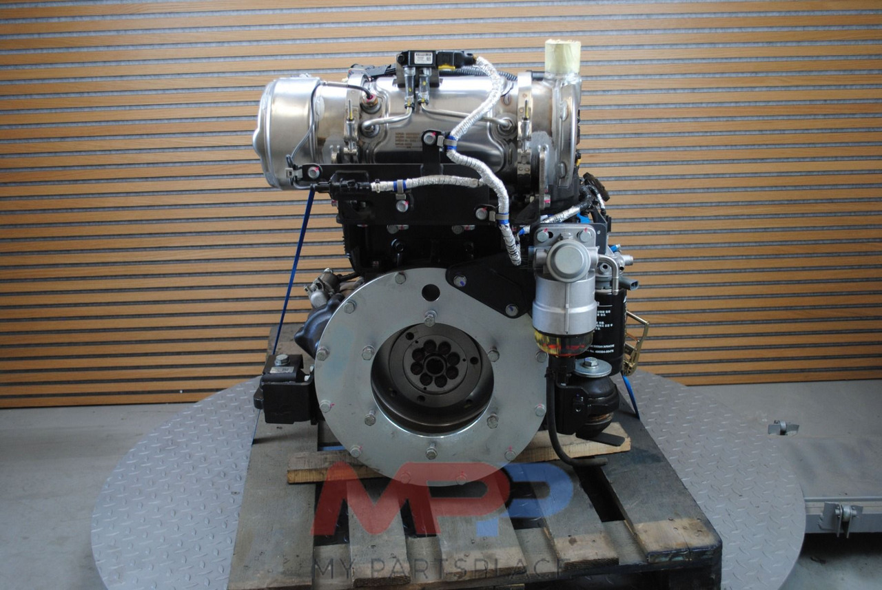 Doosan DM02 - Bobcat D24 - Motor: 1 kép. Doosan DM02 - Bobcat D24 - Motor: 1 kép.