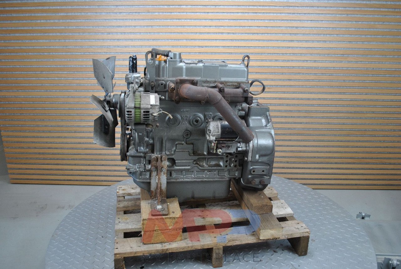 Isuzu Komatsu 4D88 - Motor - Építőipari gépek: 2 kép. Isuzu Komatsu 4D88 - Motor - Építőipari gépek: 2 kép.