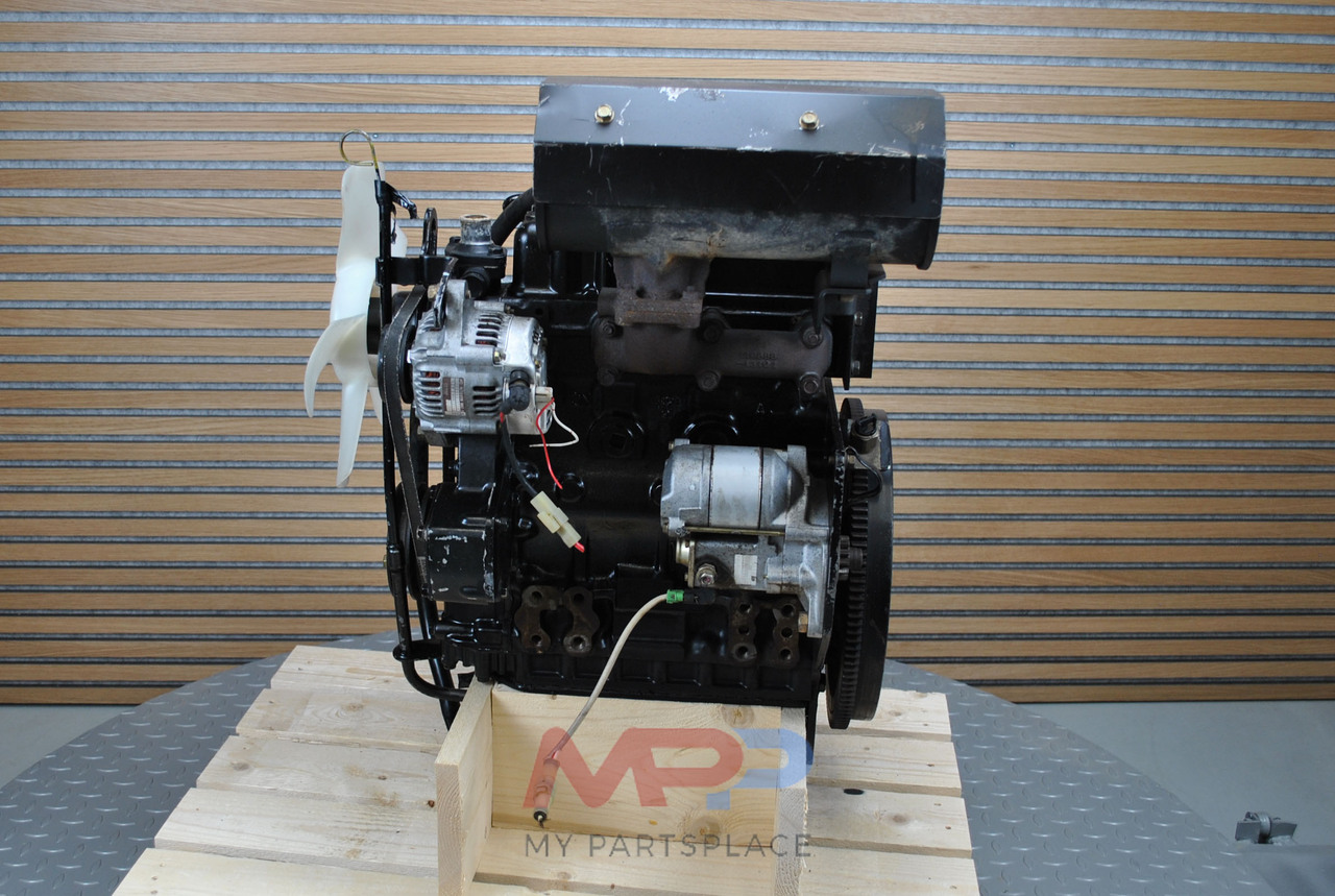 KOMATSU 3D78A - Motor - Minikotró: 5 kép. KOMATSU 3D78A - Motor - Minikotró: 5 kép.